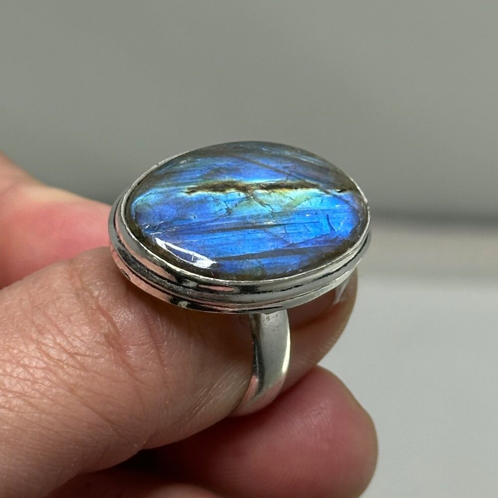 Blue Flash Labradorite Silver Ring *Size 8*